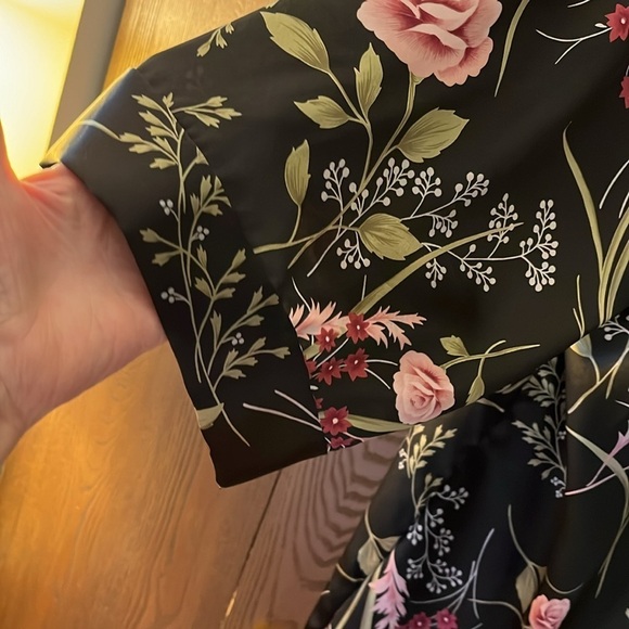 Colesce Couture 2pc. Silky black floral nightgown set. Robe and nightgown. Lg - Picture 5 of 11